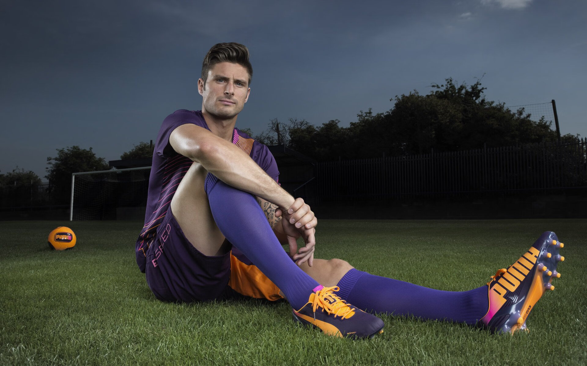 JIU YOU GAME-“高新体育中心：举重选手突破极限，赛场上演壮丽的力量之战”