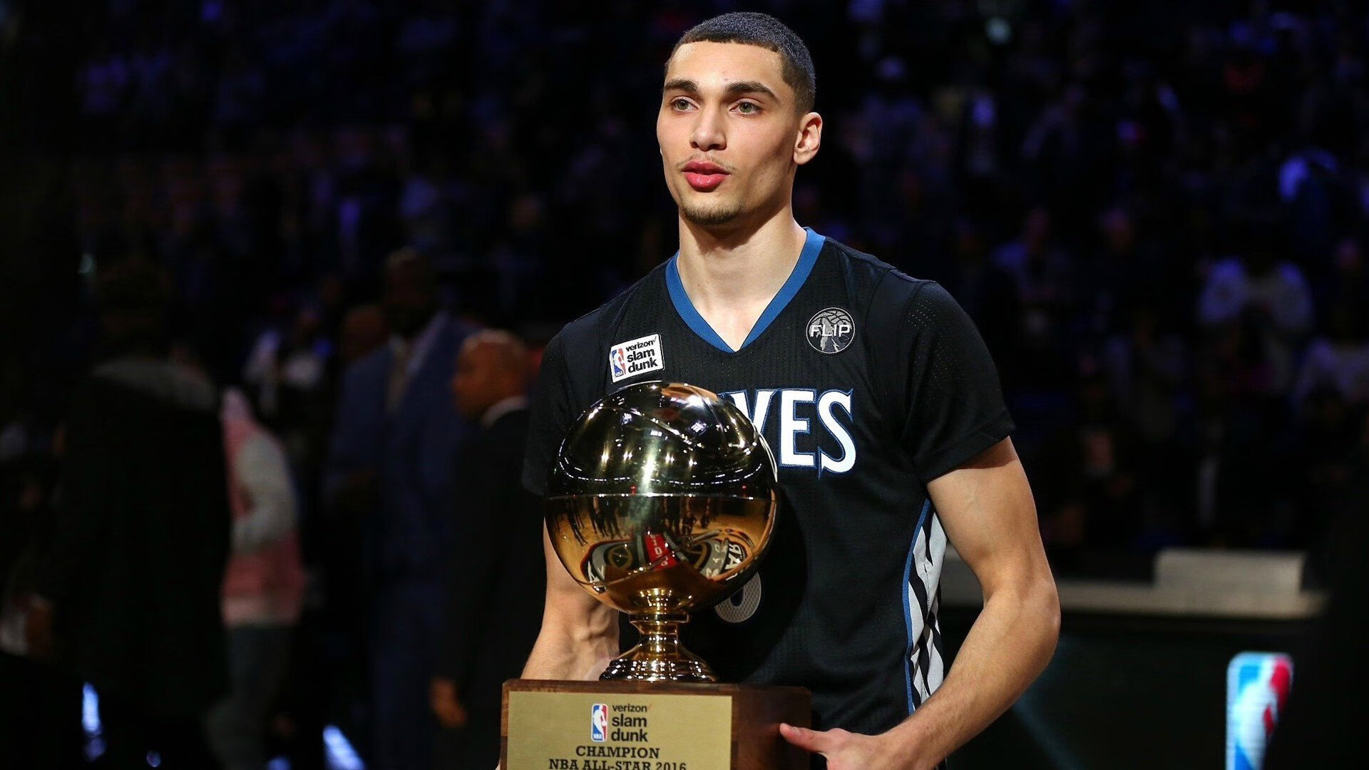 九游官网下载电脑版-莫伊：在场上无处不在，他的力量和技巧帮助全黑队巩固领先地位